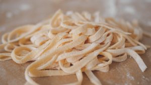 alat dan bahan produksi mie