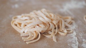 alat dan bahan produksi mie