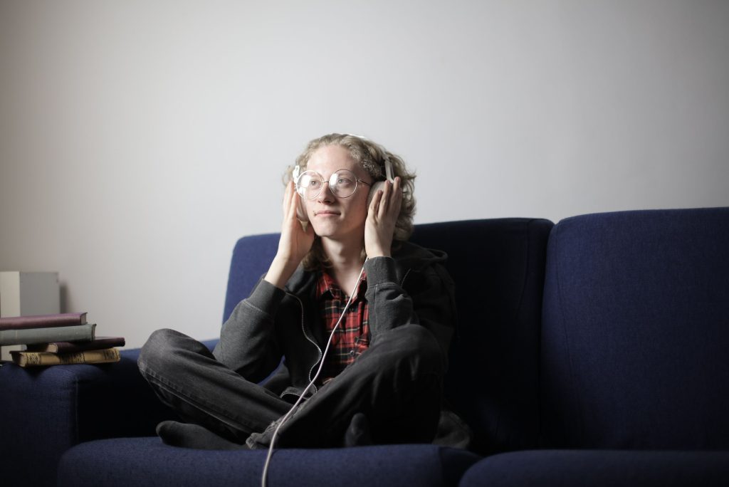 Tips Listening TOEFL Terbaik agar Skor Anda Meningkat
