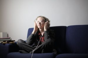 Tips Listening TOEFL Terbaik agar Skor Anda Meningkat