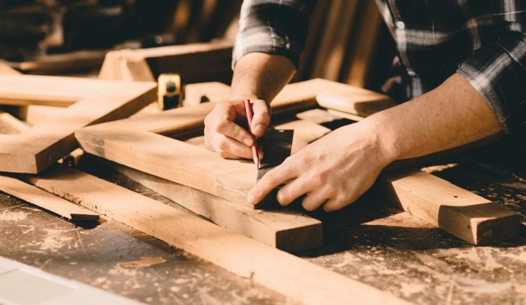 Cara Membuat Ukiran Kayu Presisi dan Rapi